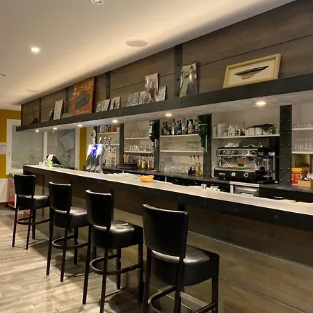 Hotel Cote Ver-sur-Mer