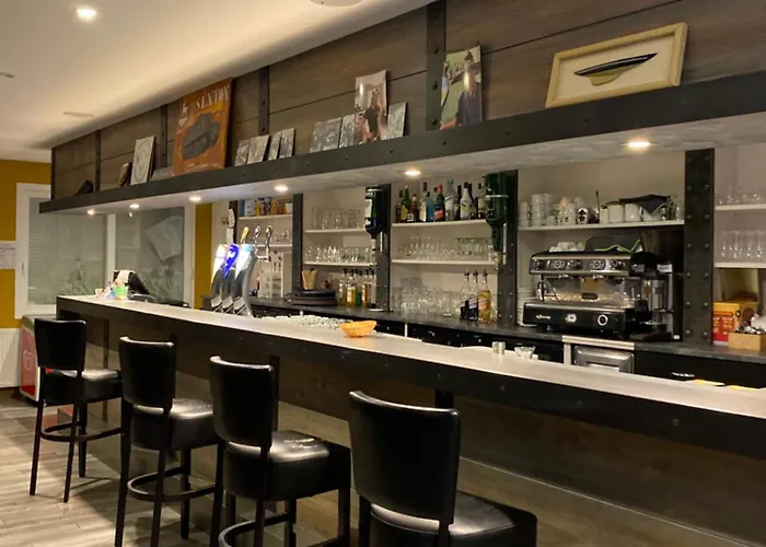 Hotel Cote Ver-sur-Mer